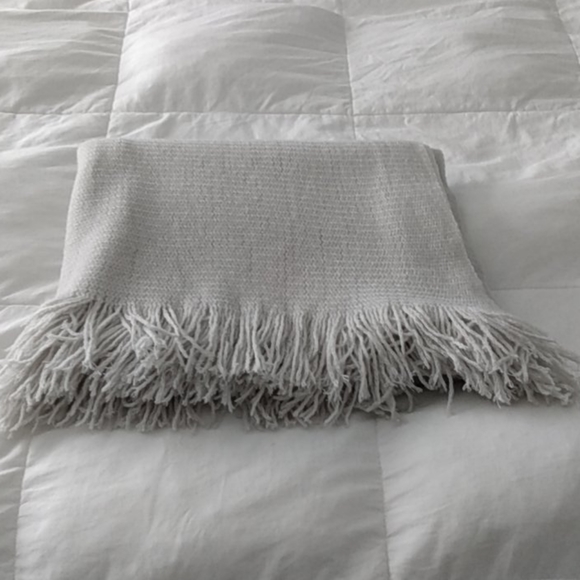 Williams-Sonoma Throw with Fringe - Picture 5 of 6